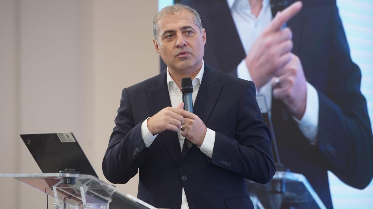 Florin Jianu critica majorarea taxa lor si impozitelor