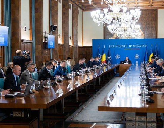 Guvernul schimba Legea Austeritatii CASS pentru pensii mari pana in 2028 Acciza la tigari ramane neschimbata pana in 2026