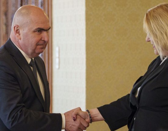 Ilie Bolojan o primesc pe Diana Sosoaca la Guvern