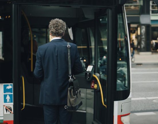 Ilie Bolojan trimite demnitarii la autobuz Fara permis cu transportul in comun