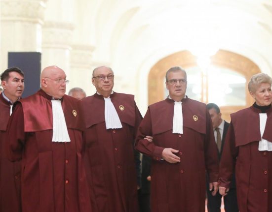 Judecatorii CCR ignora intrebarile despre bonusurile de 35000 euro