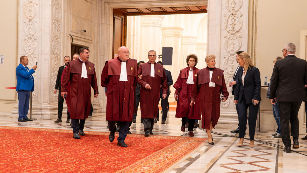 Judecatorii CCR nu vor mai primi prima la pensionare
