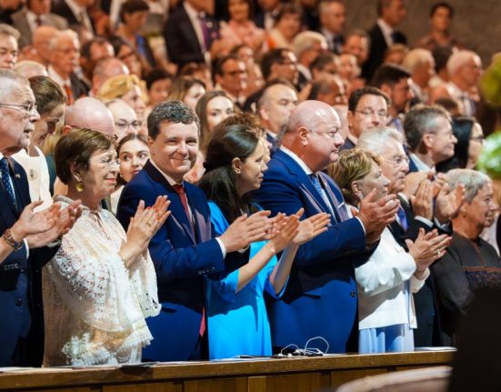 Nicusior Dan si partenera sa la opera in Austria