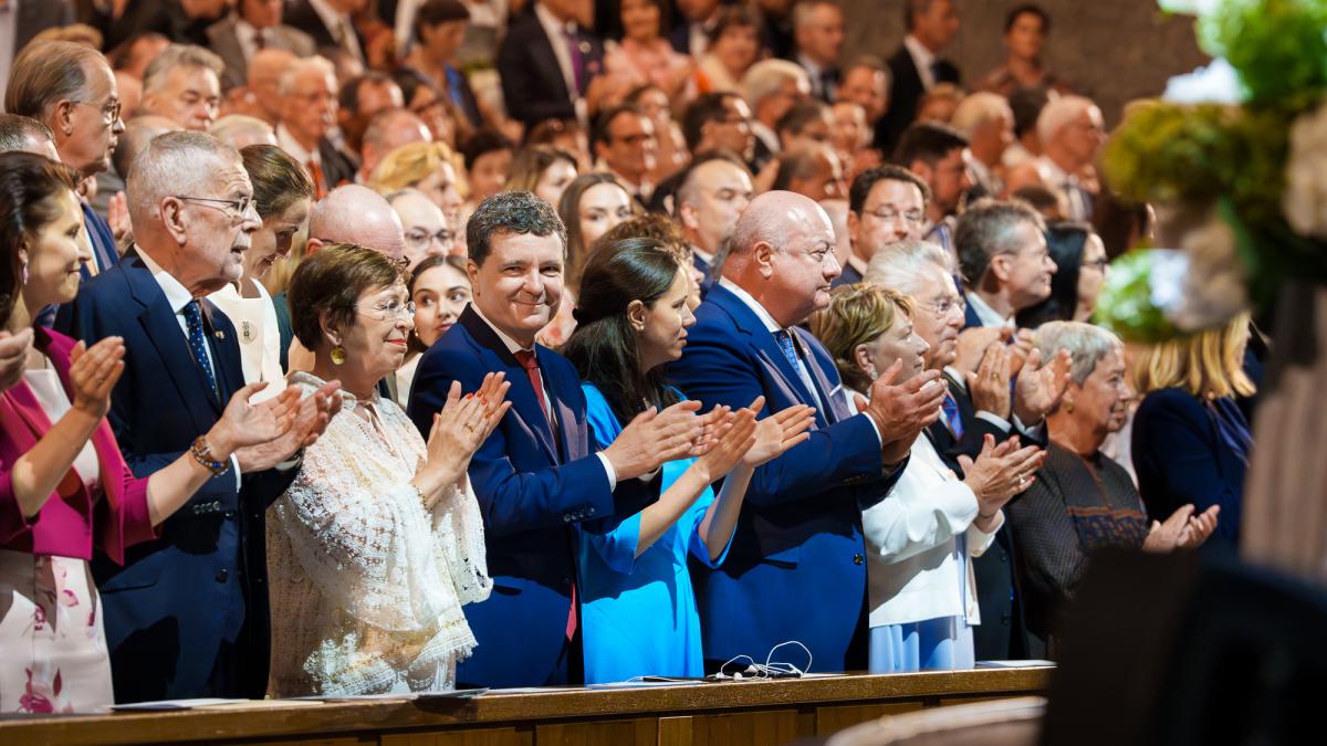 Nicusior Dan si partenera sa la opera in Austria