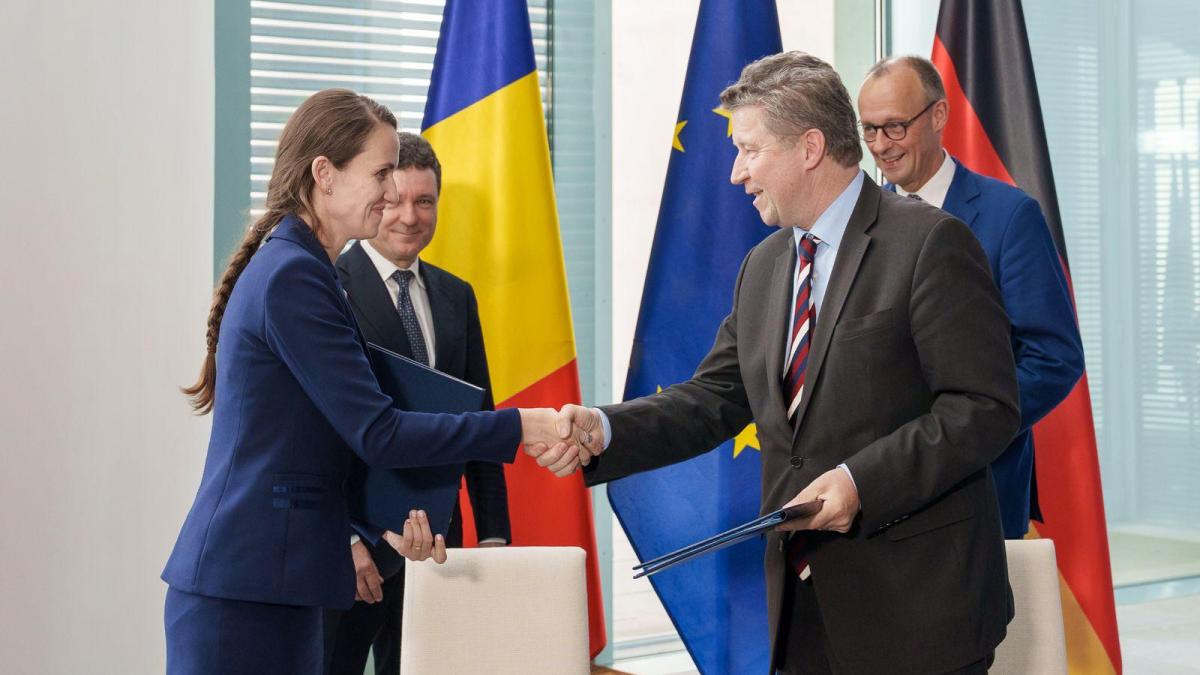 Oana Toiu a semnatt un plan pentru parteneriatul Romania