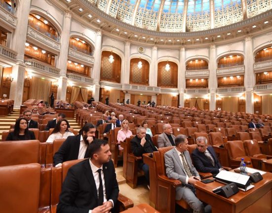 PSD se va abtine de la vot la motiunea AUR