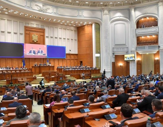 Parlamentari tacuti 100 nu au vorbit niciodata