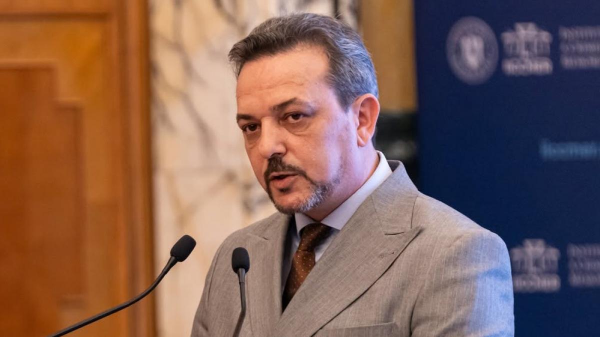 Presedintele IICCMER cere coalitiei o lege pentru interzicerea simbolurilor comuniste