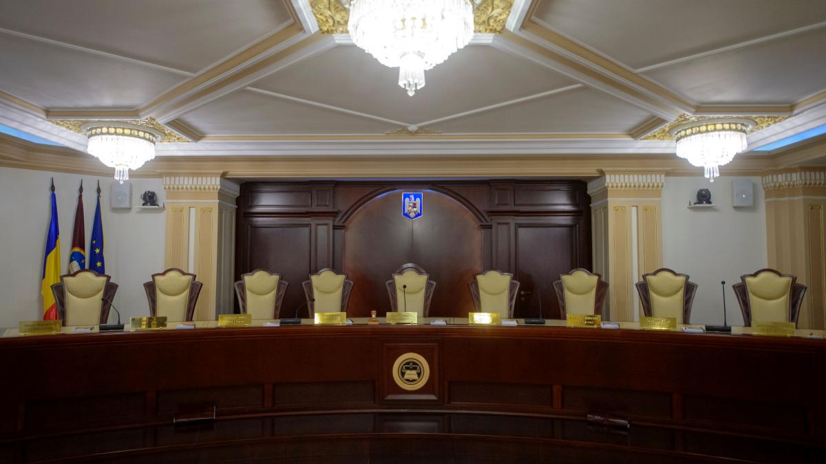 Schimbare de garda la CCR noii judecatori depun juramantul