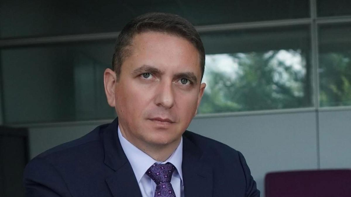 Seful institutiei acuzate renunta la 20 din salariu