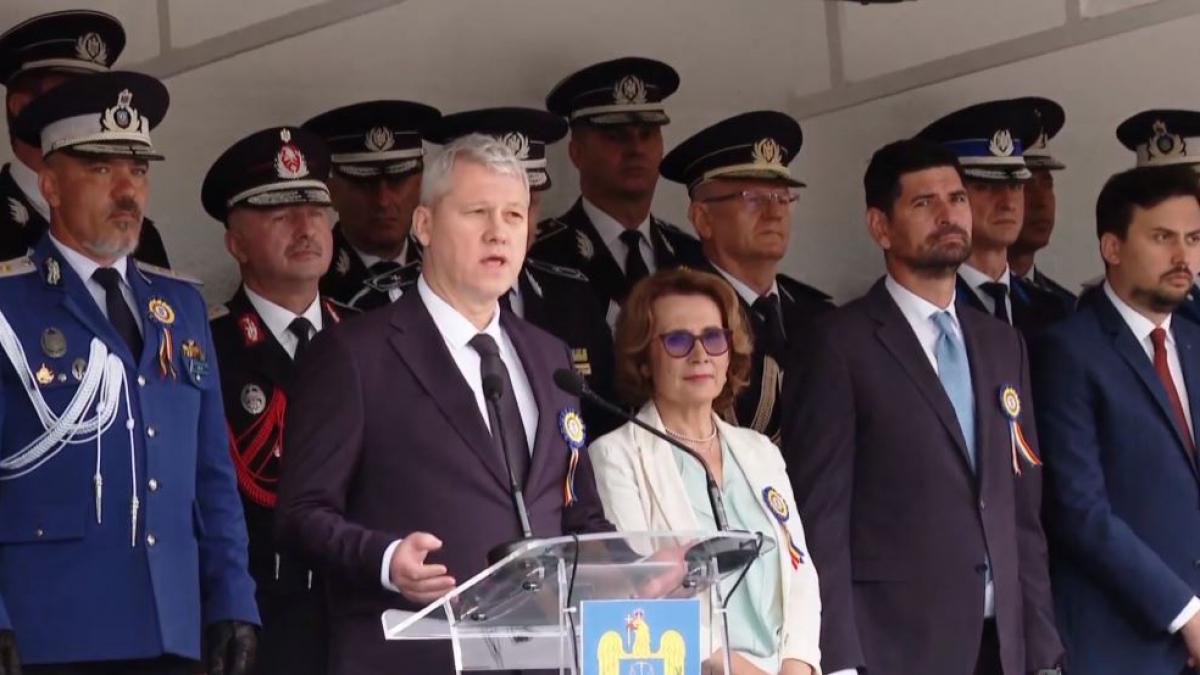 Catalin Predoiu Promotia actuala a Academiei de Politie incepe cariera intr o lume