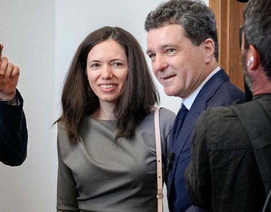 Nicisor Dan a dansat cu familia la o nunta