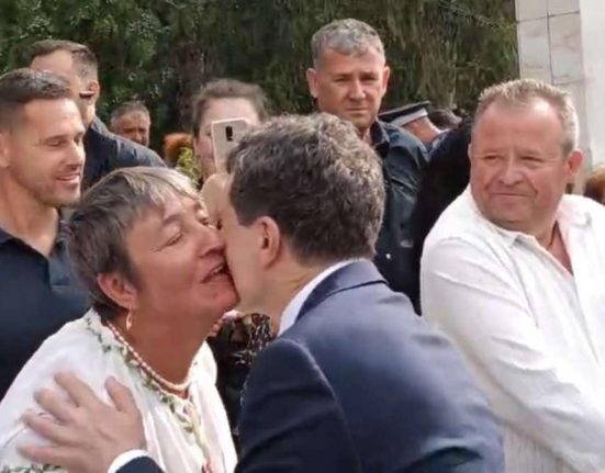 Nicusr Dan prima baie de multime la absolvire