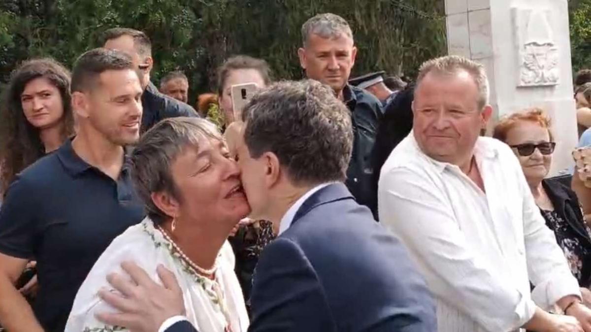Nicusr Dan prima baie de multime la absolvire