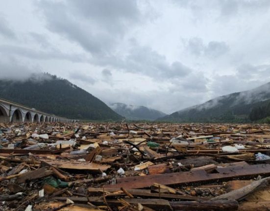 Raed Arafat despre dezastrul ecologic de pe Lacul Bicaz Hidroelectrica sa il curate cu Romsilva