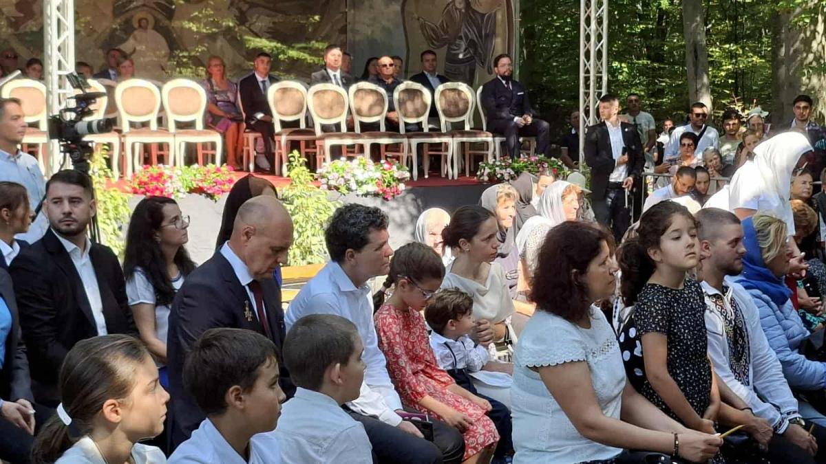 Unde este Nicusor Dan Imagini cu el la manastire