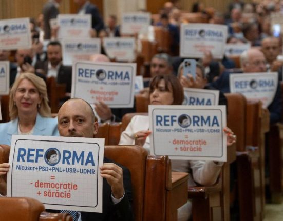 AUR a depus patru motini de cenzura impotriva Guvernului