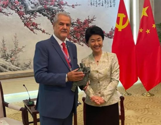 Adrian Nastase participa la parada militara din Beijing