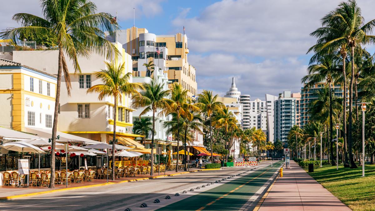 Amenintati de Bolojan angajati din primarii pleaca la Miami