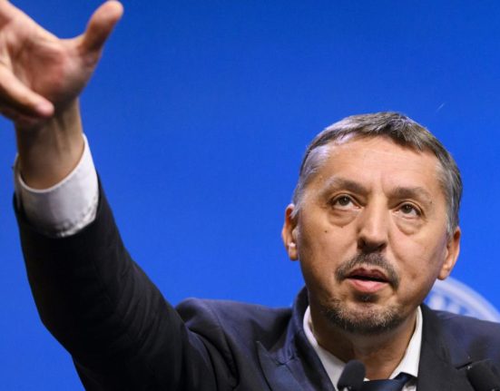 Daniel David afirma ca va demisiona daca AUR trece motiunea