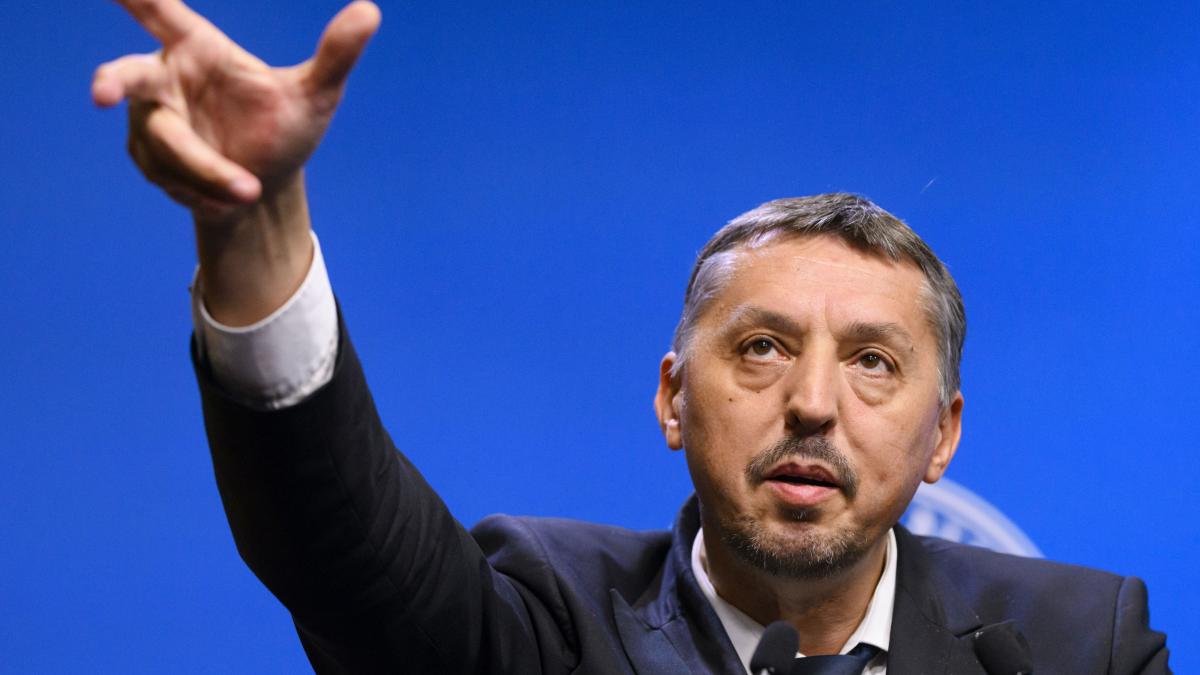 Daniel David afirma ca va demisiona daca AUR trece motiunea