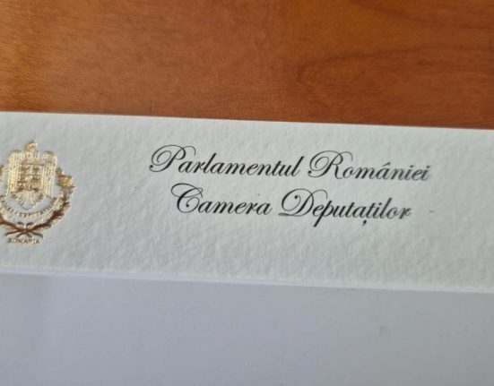 De ce cost o carate de vizit n Parlament de trei ori mai mult