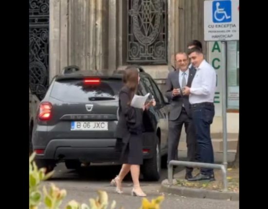 George Simion a parcat masina Camerei Deputatilor ilegal