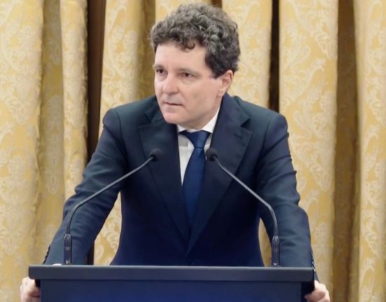 Nicuzor Dan Va fi suferinta pana in 2026