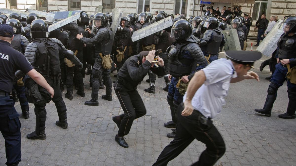 Rusia lui Putin pregateste proteste violente in Moldova