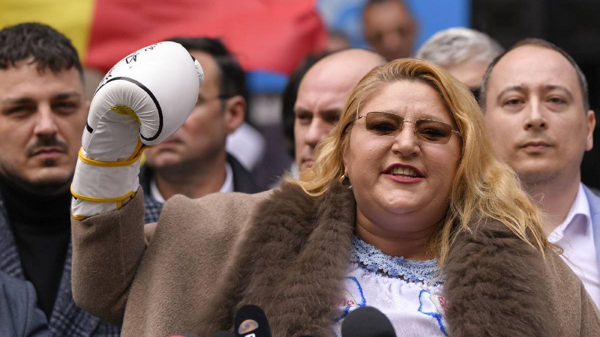 Sosoca anchetata pentru idei legionare si ultraj