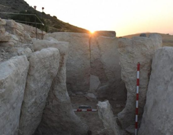 descoperire arheologica monumentala un dolmen antic plin de artefacte preistorice gasit in andaluzia