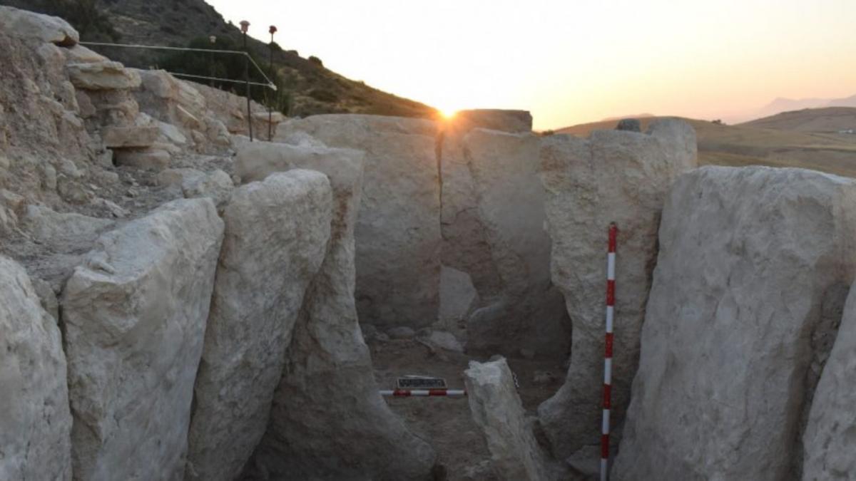 descoperire arheologica monumentala un dolmen antic plin de artefacte preistorice gasit in andaluzia