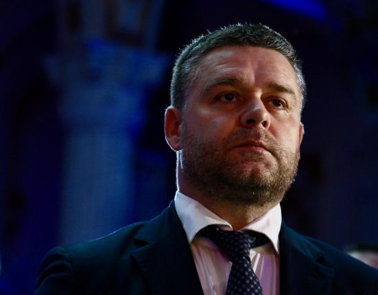 Ciprian Ciucu anunta absenta referendumului pe pensii speciale