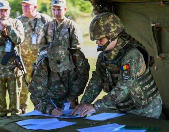 Deputatii au aprobat armata voluntara AUR si SOS protesteaza