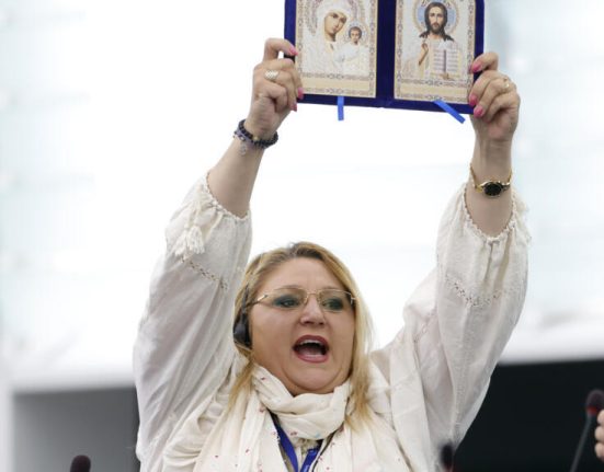 Diana Sossoaca urmarita penal pentru 11 infractiuni