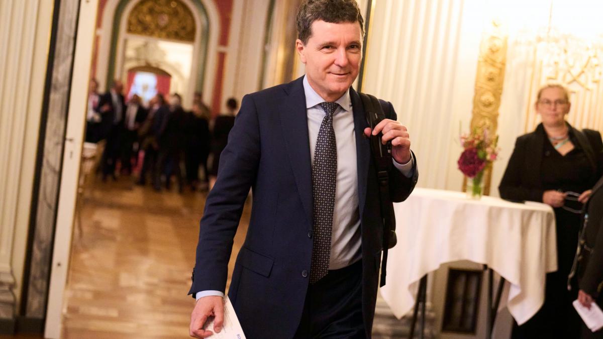 Nic usor Dan raspunde intrebarilor romanilor despre PSD