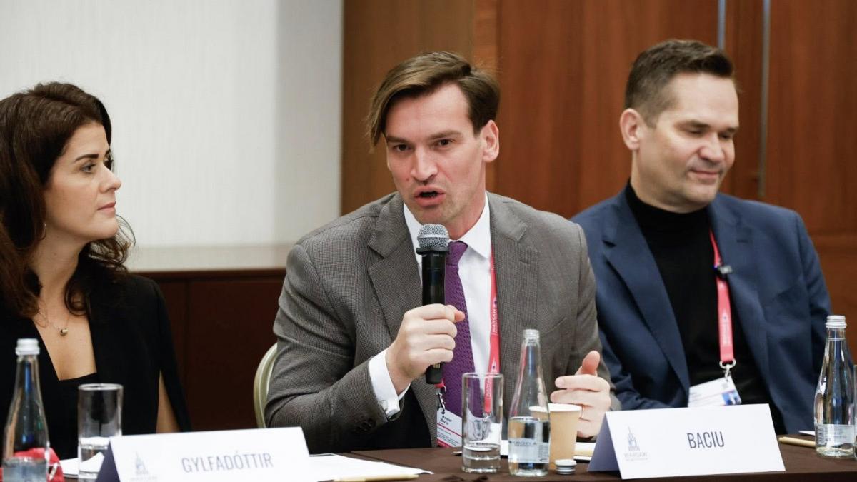 Parlamentele si era digitala la Warsaw Security Forum