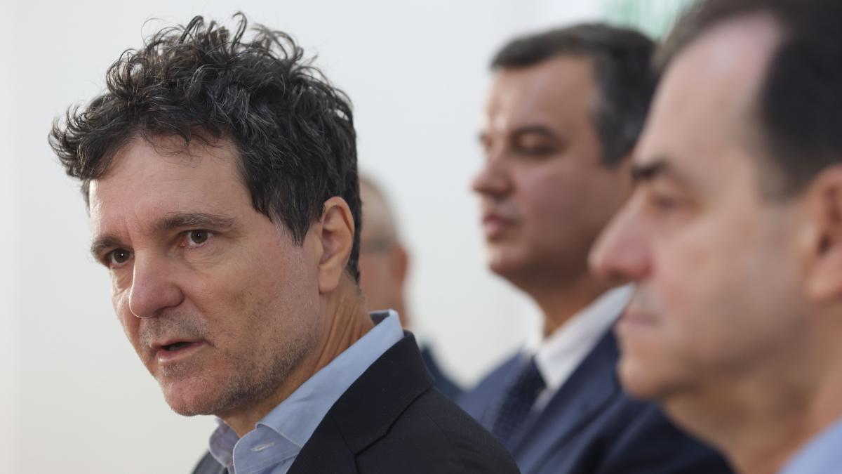 Surse Nicusor Dan isi completeaza echipa cu Orban