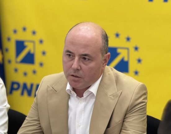 Un lider PNL acuza PSD de santaj asupra premierului Bolojan