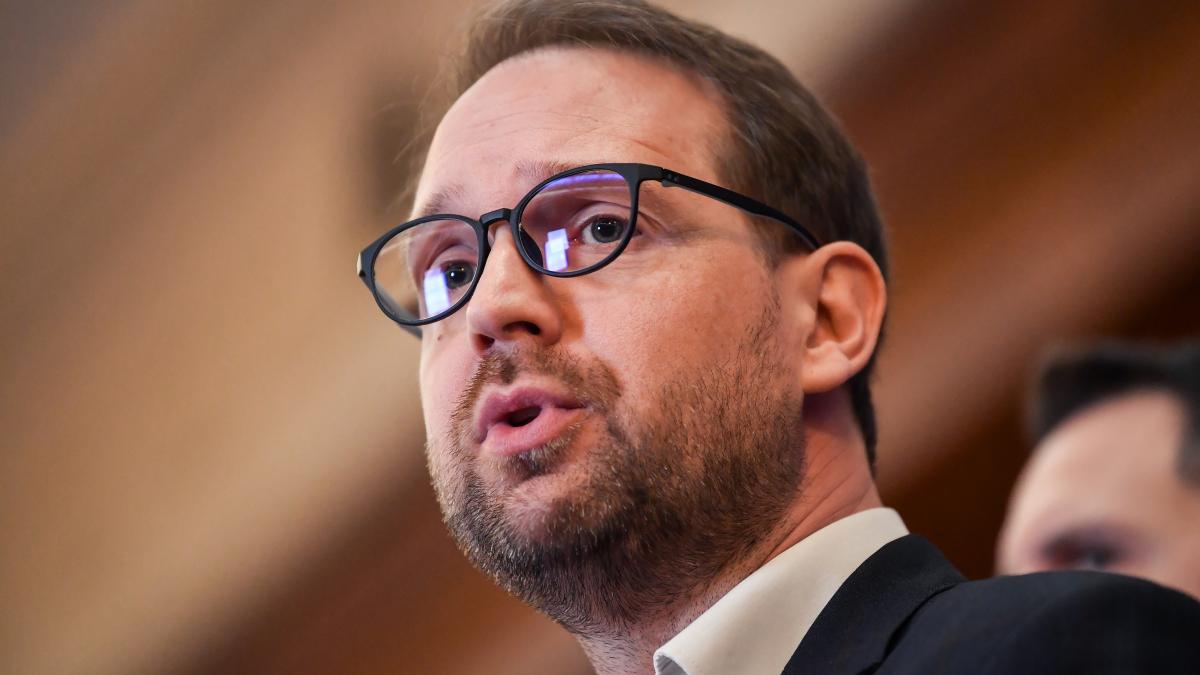 reactia lui dominic fritz dupa respingerea reformei pensiilor speciale usr propune referendum pentru modificarea constitutiei