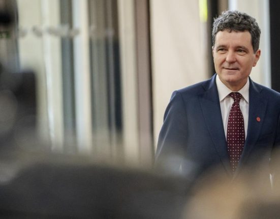 sondaj antena ipsos pesimism economic si nostalgia lui ceausescu comentariile lui nicuser dan sobre cifre