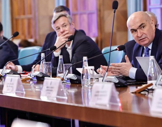 Bolojan anunta simplificarea avizelor ISU si de mediu