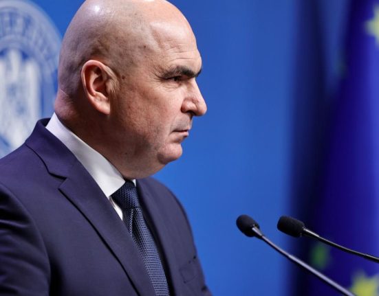 Cine sunt specialii pentru care Guvernul Bolojan nu a interzis cumulul pensie salariu Lista privilegiatilor