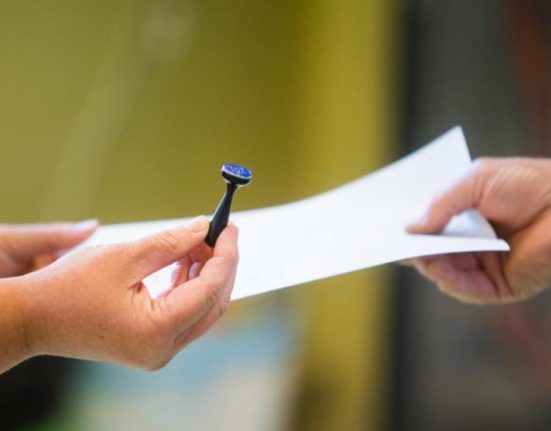 Cum voteaza femeile si barbatii AUR domina barbatii PSD si PNL femeile