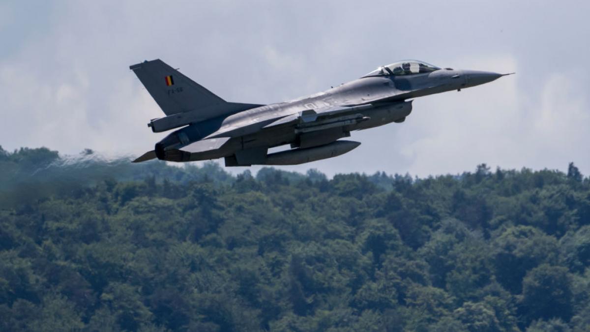 MApN a semnatt contractul pentru 18 aeronave F 16