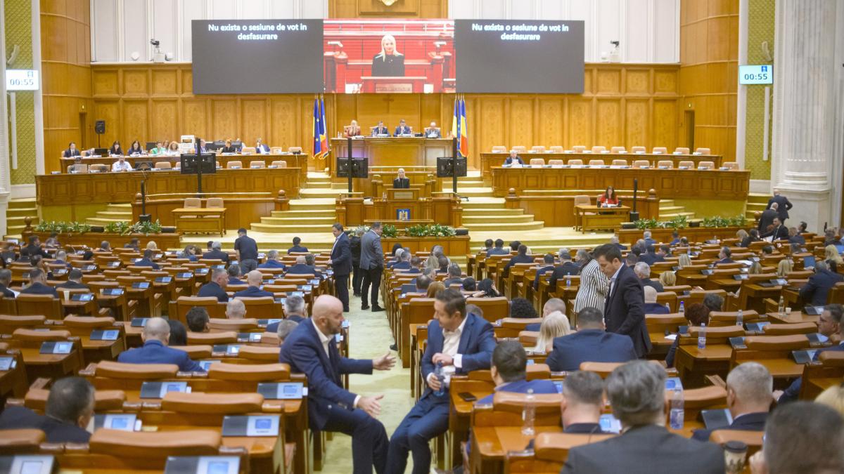 Membrii Consiliului SRTv validati cu scandal in Parlament