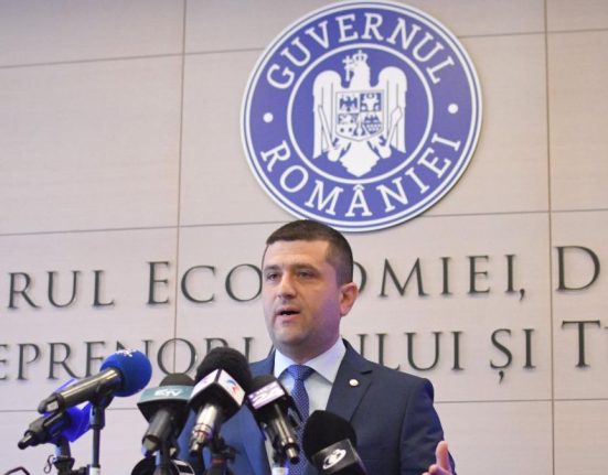 Ministrul Economiei avertizeaza Lukoil are o datorie