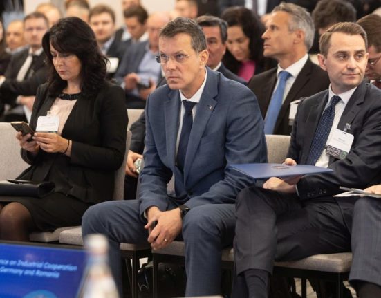 Mosteanu isi publica diploma de licenta universitatea neaga studiile