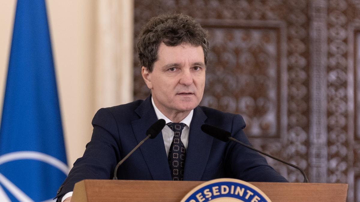 Nicusor Dan a cerut reexaminarea legii taxelor consulare