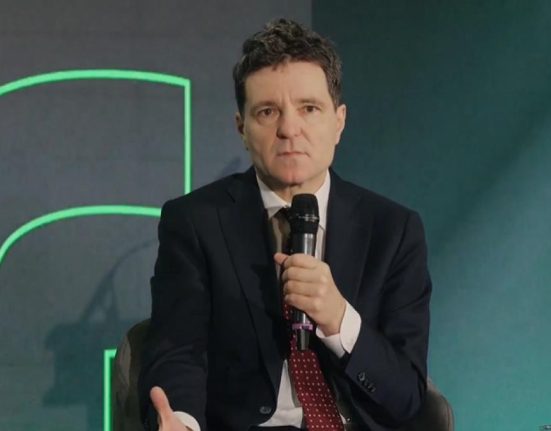 Nicusor Dan cere mediului privat sa scrie legile